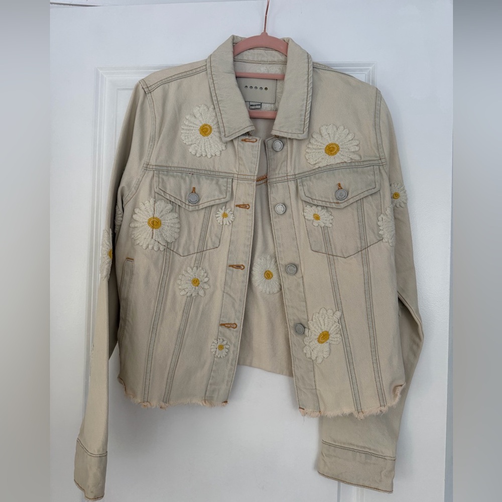 Blank NYC Daisy Embroidered Denim Jacket – Size M – Cream Floral Jacket - Picture 4 of 8